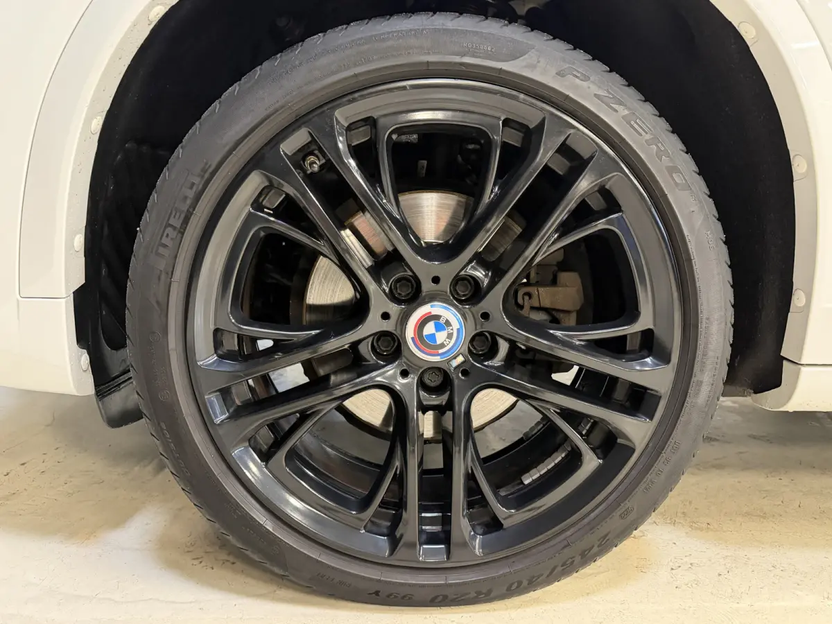 xDrive20i | M-Sport | Centennial High Executive | Panoramadak | Head-Up | Lederen sportstoelen | 20'' LMV