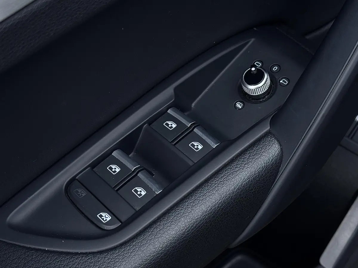 50 TFSI e S-line | Trekhaak | Carplay | ACC | Stoelverwarming | Elektr. achterklep | DAB+ | LED