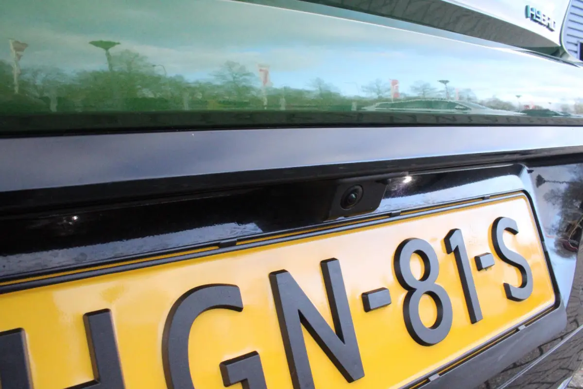 1.6 Plug-in Hybrid 225PK GT | ELEKTRISCH BEDIENBARE BESTUURDERSSTOEL MET GEHEUGENFUNCTIE | VOORSTOELEN MET VERWARMING EN MASSAGE FUNCTIE | 360° CAMERA | PARKEERSENSOREN VOOR + ACHTER | NAVI