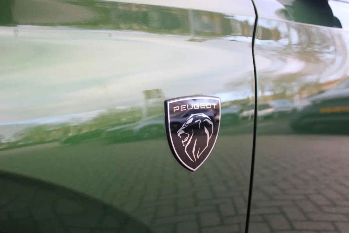 1.6 Plug-in Hybrid 225PK GT | ELEKTRISCH BEDIENBARE BESTUURDERSSTOEL MET GEHEUGENFUNCTIE | VOORSTOELEN MET VERWARMING EN MASSAGE FUNCTIE | 360° CAMERA | PARKEERSENSOREN VOOR + ACHTER | NAVI