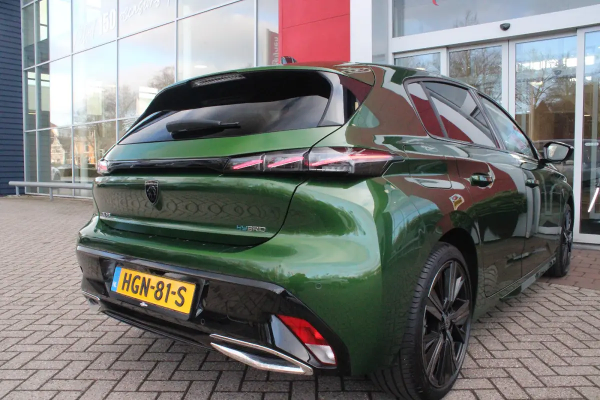 1.6 Plug-in Hybrid 225PK GT | ELEKTRISCH BEDIENBARE BESTUURDERSSTOEL MET GEHEUGENFUNCTIE | VOORSTOELEN MET VERWARMING EN MASSAGE FUNCTIE | 360° CAMERA | PARKEERSENSOREN VOOR + ACHTER | NAVI