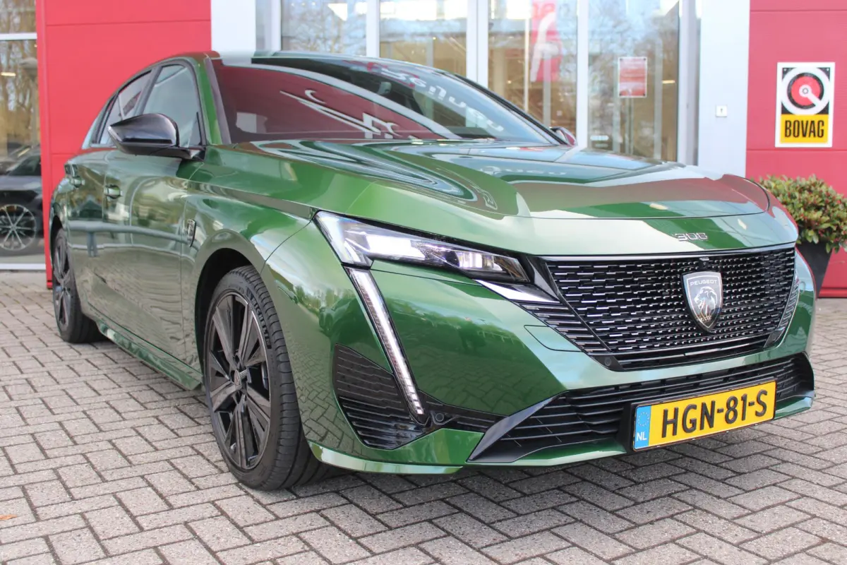 1.6 Plug-in Hybrid 225PK GT | ELEKTRISCH BEDIENBARE BESTUURDERSSTOEL MET GEHEUGENFUNCTIE | VOORSTOELEN MET VERWARMING EN MASSAGE FUNCTIE | 360° CAMERA | PARKEERSENSOREN VOOR + ACHTER | NAVI