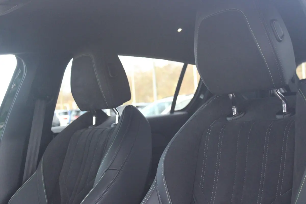 1.6 Plug-in Hybrid 225PK GT | ELEKTRISCH BEDIENBARE BESTUURDERSSTOEL MET GEHEUGENFUNCTIE | VOORSTOELEN MET VERWARMING EN MASSAGE FUNCTIE | 360° CAMERA | PARKEERSENSOREN VOOR + ACHTER | NAVI