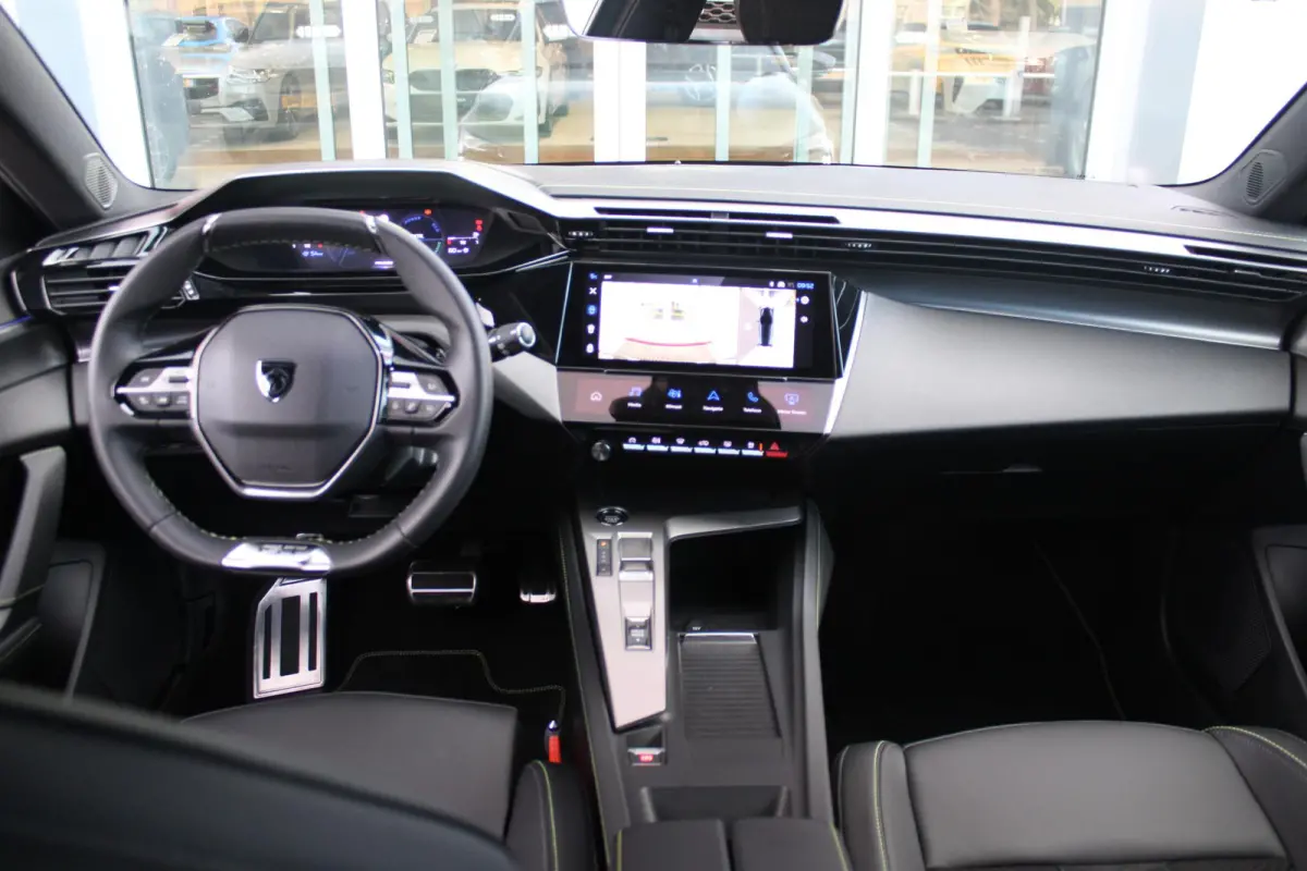 1.6 Plug-in Hybrid 225PK GT | ELEKTRISCH BEDIENBARE BESTUURDERSSTOEL MET GEHEUGENFUNCTIE | VOORSTOELEN MET VERWARMING EN MASSAGE FUNCTIE | 360° CAMERA | PARKEERSENSOREN VOOR + ACHTER | NAVI