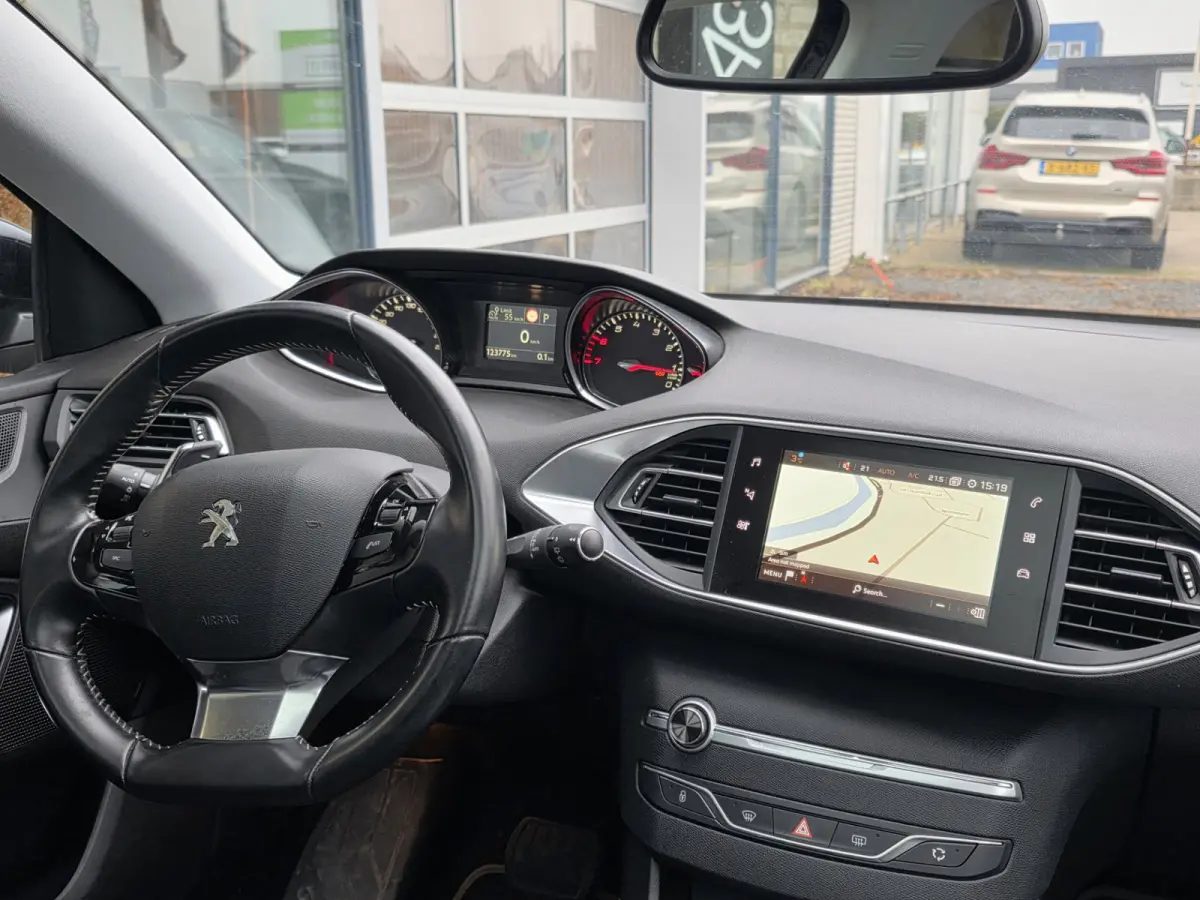 1.2 e-THP Allure Automaat – CarPlay – Trekhaak – pano –
