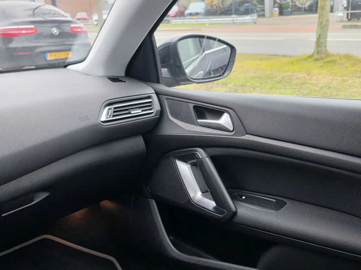 1.2 e-THP Allure Automaat – CarPlay – Trekhaak – pano –