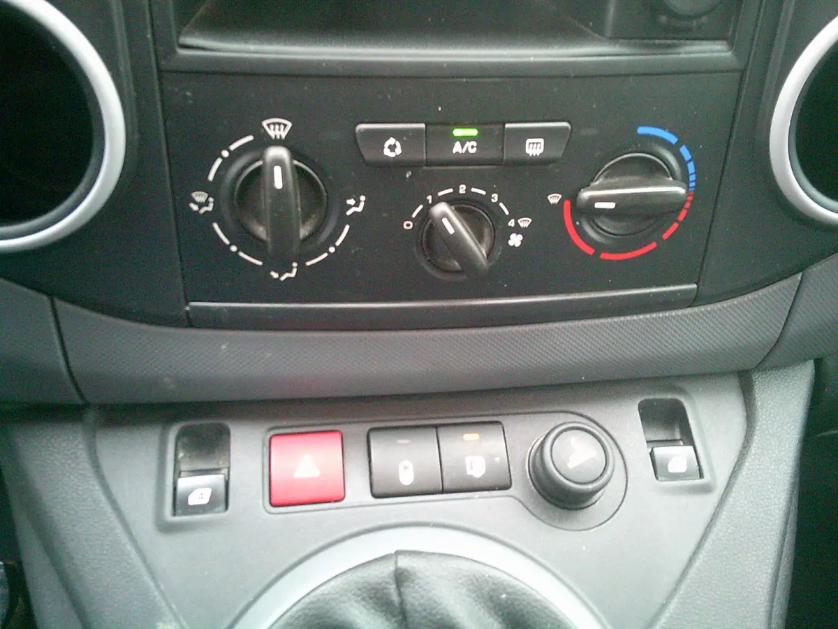 1.6 HDI 500 Comfort Economy VOORZIEN VAN AIRCO+TREKHAAK+LM VELGEN