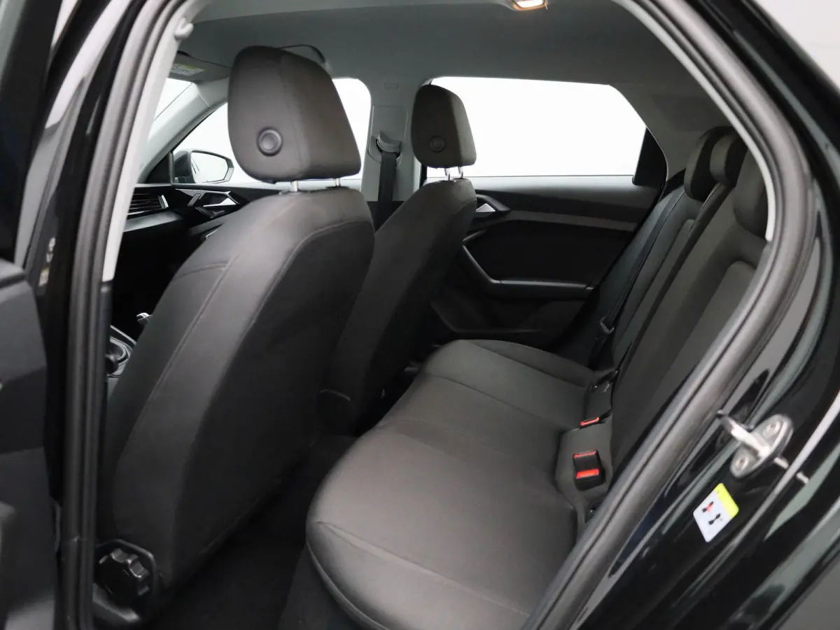 30 TFSI Advanced edition l Cruise control l Airco l Stoelverwarming l Apple Carplay / Android Auto l Parkeersensoren l Audi virtual cockpit l Bluetooth l Lichtmetalen wielen