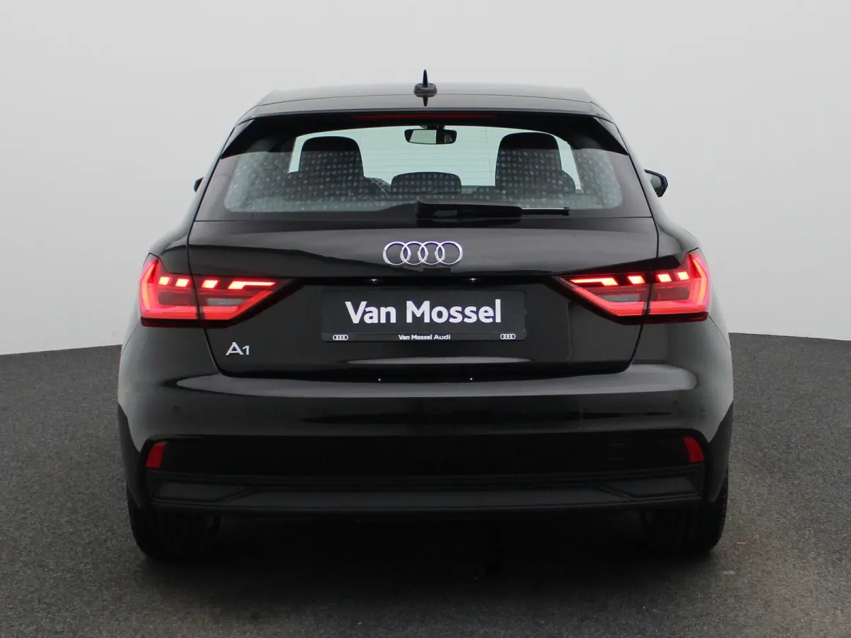 30 TFSI Advanced edition l Cruise control l Airco l Stoelverwarming l Apple Carplay / Android Auto l Parkeersensoren l Audi virtual cockpit l Bluetooth l Lichtmetalen wielen