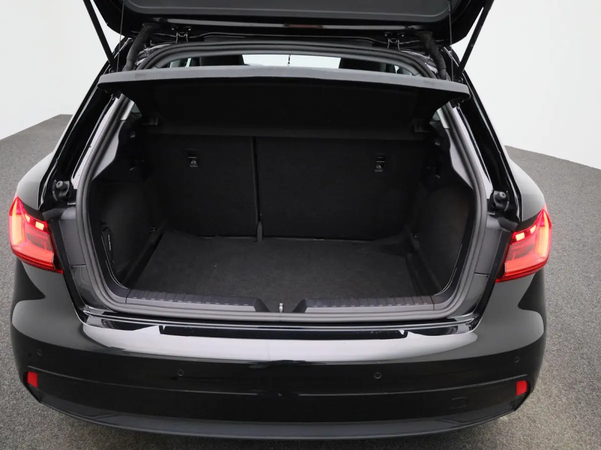 30 TFSI Advanced edition l Cruise control l Airco l Stoelverwarming l Apple Carplay / Android Auto l Parkeersensoren l Audi virtual cockpit l Bluetooth l Lichtmetalen wielen