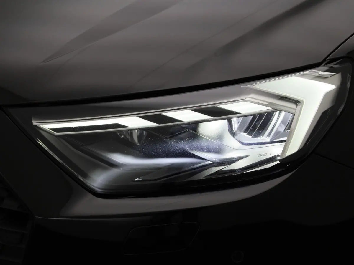 30 TFSI Advanced edition l Cruise control l Airco l Stoelverwarming l Apple Carplay / Android Auto l Parkeersensoren l Audi virtual cockpit l Bluetooth l Lichtmetalen wielen