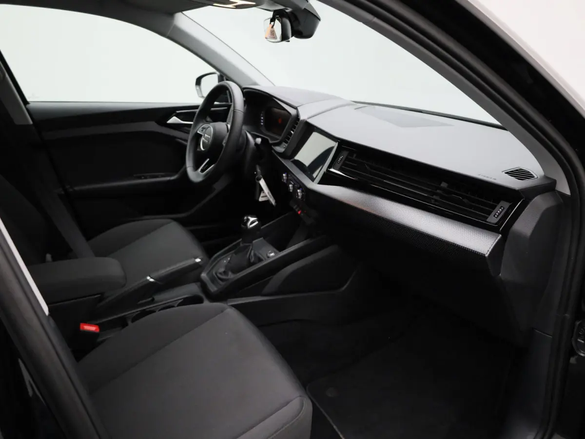30 TFSI Advanced edition l Cruise control l Airco l Stoelverwarming l Apple Carplay / Android Auto l Parkeersensoren l Audi virtual cockpit l Bluetooth l Lichtmetalen wielen