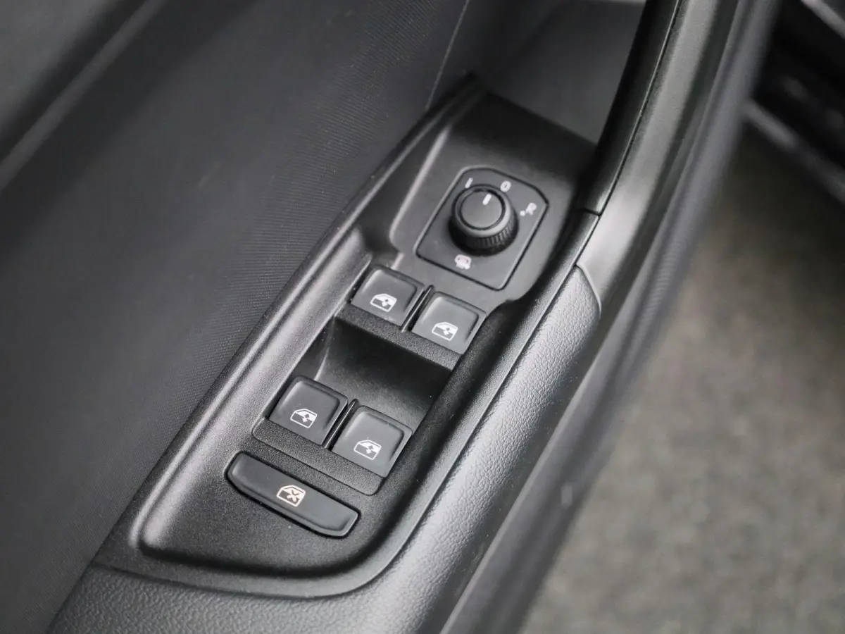 30 TFSI Advanced edition l Cruise control l Airco l Stoelverwarming l Apple Carplay / Android Auto l Parkeersensoren l Audi virtual cockpit l Bluetooth l Lichtmetalen wielen