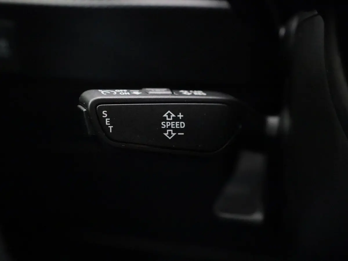 30 TFSI Advanced edition l Cruise control l Airco l Stoelverwarming l Apple Carplay / Android Auto l Parkeersensoren l Audi virtual cockpit l Bluetooth l Lichtmetalen wielen