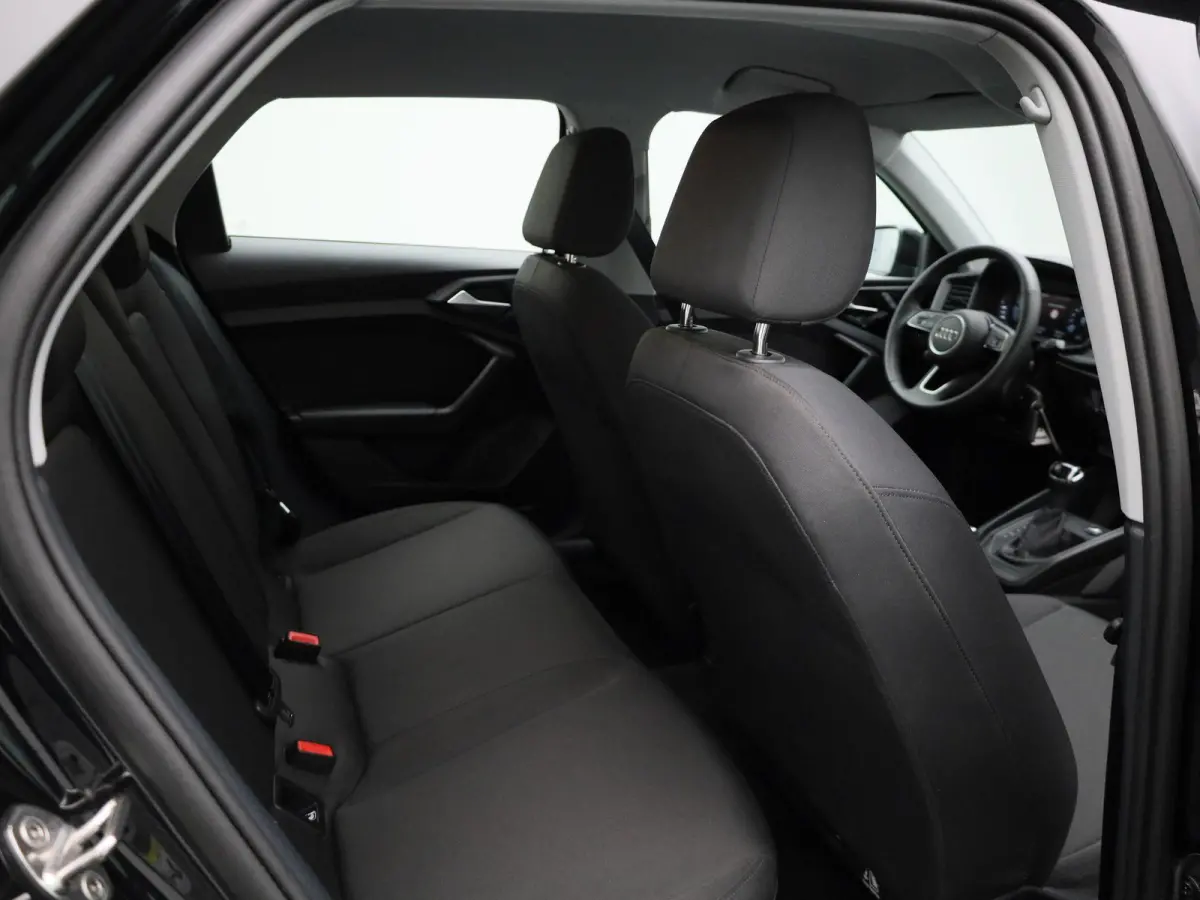 30 TFSI Advanced edition l Cruise control l Airco l Stoelverwarming l Apple Carplay / Android Auto l Parkeersensoren l Audi virtual cockpit l Bluetooth l Lichtmetalen wielen
