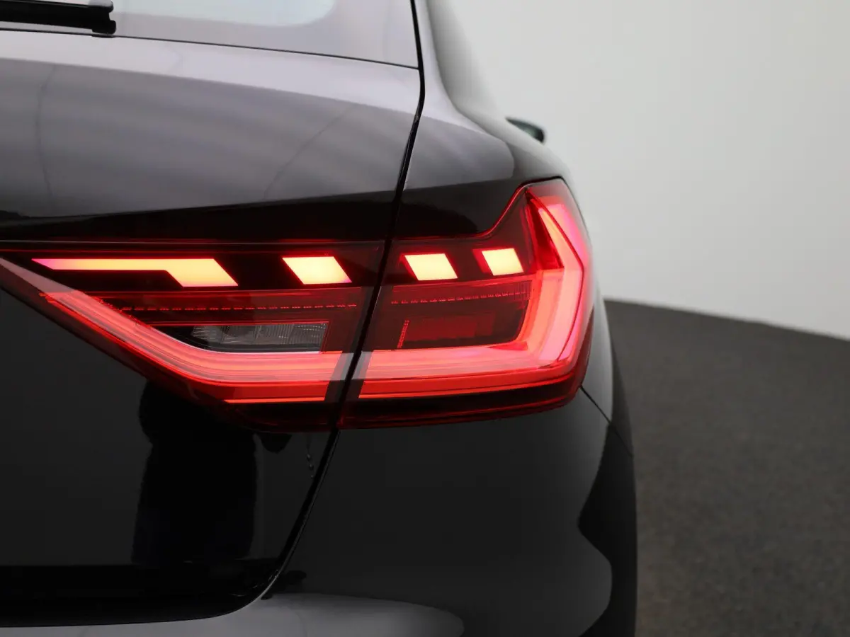 30 TFSI Advanced edition l Cruise control l Airco l Stoelverwarming l Apple Carplay / Android Auto l Parkeersensoren l Audi virtual cockpit l Bluetooth l Lichtmetalen wielen