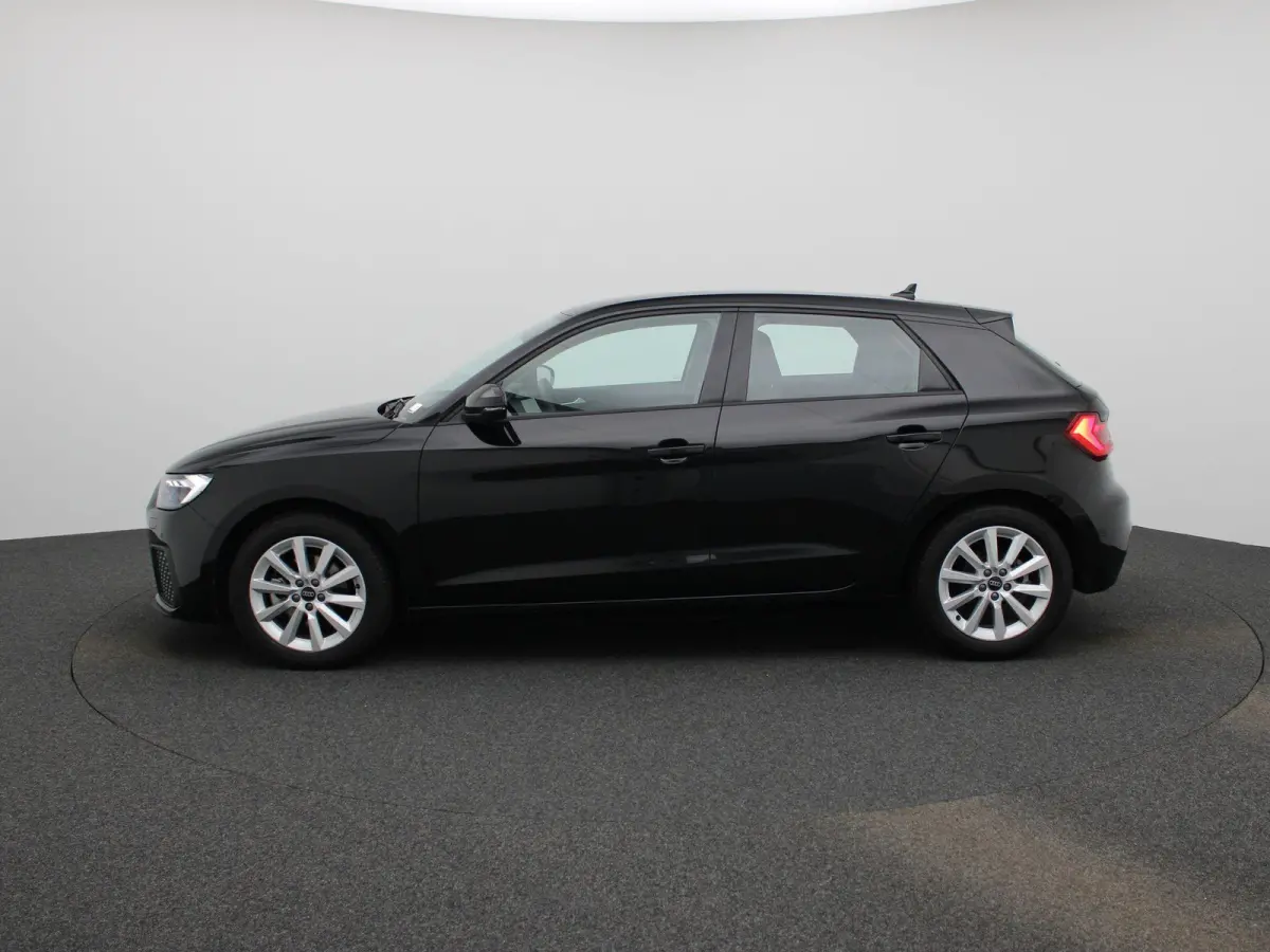 30 TFSI Advanced edition l Cruise control l Airco l Stoelverwarming l Apple Carplay / Android Auto l Parkeersensoren l Audi virtual cockpit l Bluetooth l Lichtmetalen wielen