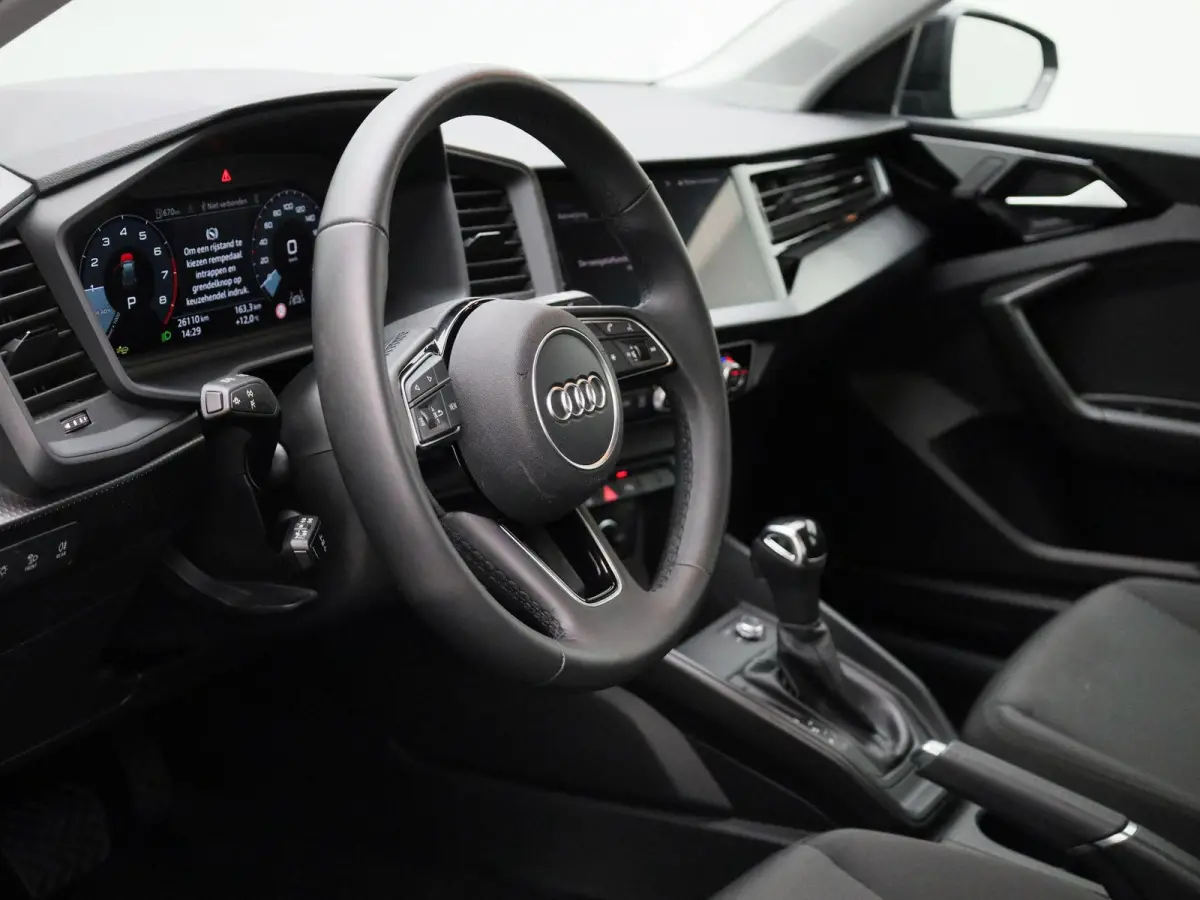 30 TFSI Advanced edition l Cruise control l Airco l Stoelverwarming l Apple Carplay / Android Auto l Parkeersensoren l Audi virtual cockpit l Bluetooth l Lichtmetalen wielen