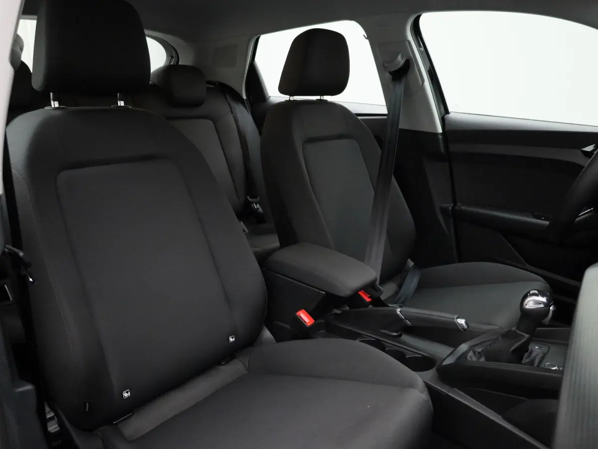 30 TFSI Advanced edition l Cruise control l Airco l Stoelverwarming l Apple Carplay / Android Auto l Parkeersensoren l Audi virtual cockpit l Bluetooth l Lichtmetalen wielen