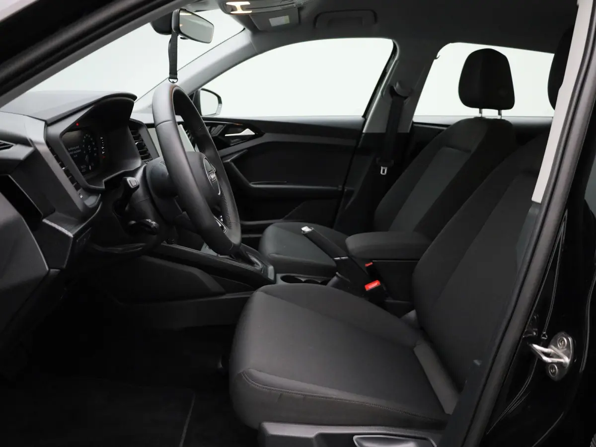 30 TFSI Advanced edition l Cruise control l Airco l Stoelverwarming l Apple Carplay / Android Auto l Parkeersensoren l Audi virtual cockpit l Bluetooth l Lichtmetalen wielen
