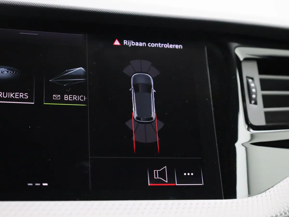 30 TFSI Advanced edition l Cruise control l Stoelverwarming l Airco l Apple Carplay / Android Auto l Dimbare binnenspiegel l Parkeersensoren l Ledkoplampen l Bluetooth l Lichtmetalen wielen