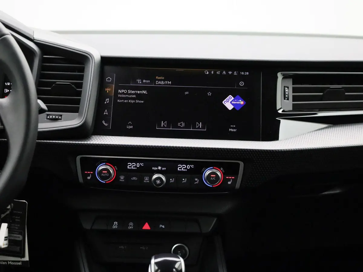 30 TFSI Advanced edition l Cruise control l Stoelverwarming l Airco l Apple Carplay / Android Auto l Dimbare binnenspiegel l Parkeersensoren l Ledkoplampen l Bluetooth l Lichtmetalen wielen