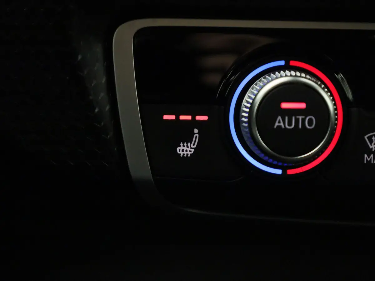 30 TFSI Advanced edition l Cruise control l Stoelverwarming l Airco l Apple Carplay / Android Auto l Dimbare binnenspiegel l Parkeersensoren l Ledkoplampen l Bluetooth l Lichtmetalen wielen