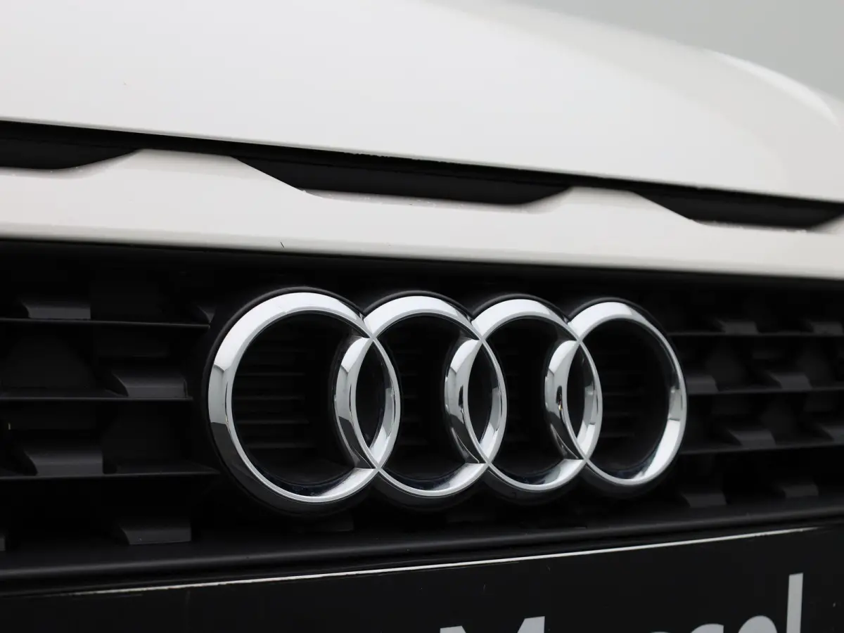30 TFSI Advanced edition l Cruise control l Stoelverwarming l Airco l Apple Carplay / Android Auto l Dimbare binnenspiegel l Parkeersensoren l Ledkoplampen l Bluetooth l Lichtmetalen wielen