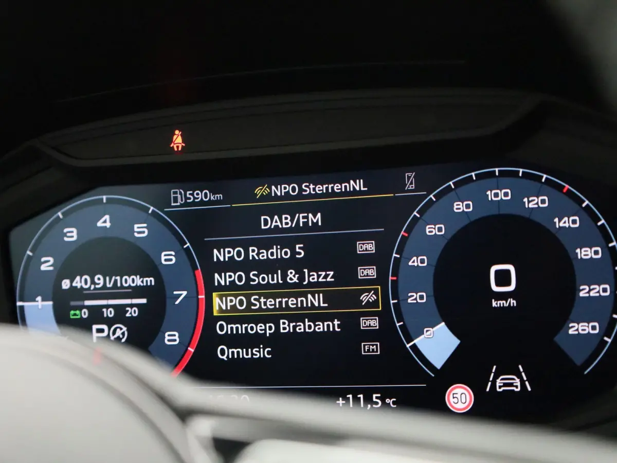 30 TFSI Advanced edition l Cruise control l Stoelverwarming l Airco l Apple Carplay / Android Auto l Dimbare binnenspiegel l Parkeersensoren l Ledkoplampen l Bluetooth l Lichtmetalen wielen
