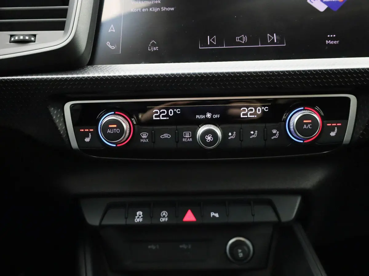 30 TFSI Advanced edition l Cruise control l Stoelverwarming l Airco l Apple Carplay / Android Auto l Dimbare binnenspiegel l Parkeersensoren l Ledkoplampen l Bluetooth l Lichtmetalen wielen