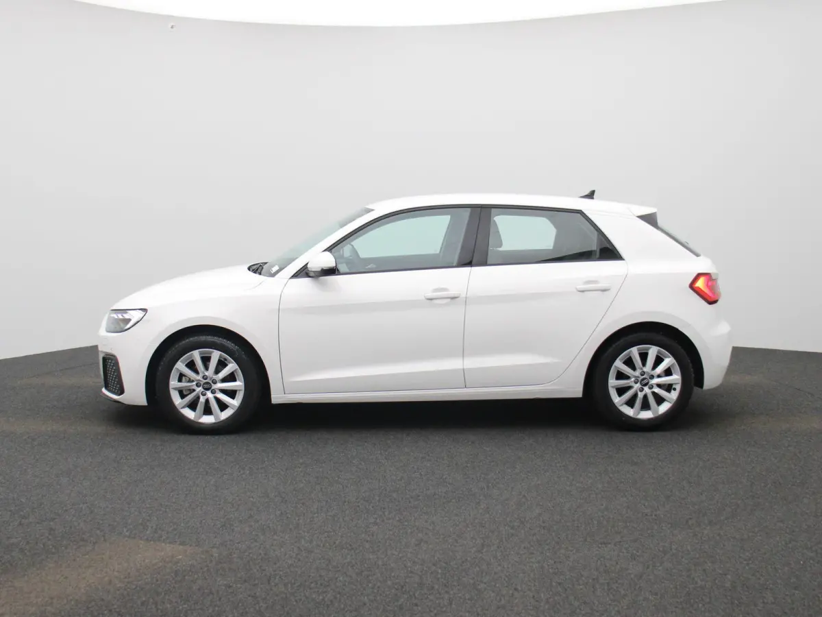 30 TFSI Advanced edition l Cruise control l Stoelverwarming l Airco l Apple Carplay / Android Auto l Dimbare binnenspiegel l Parkeersensoren l Ledkoplampen l Bluetooth l Lichtmetalen wielen