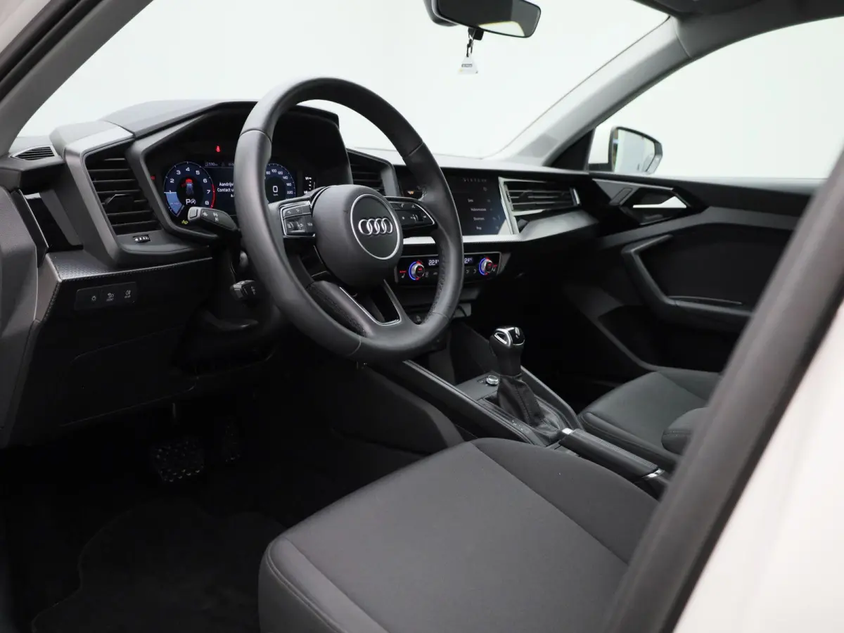 30 TFSI Advanced edition l Cruise control l Stoelverwarming l Airco l Apple Carplay / Android Auto l Dimbare binnenspiegel l Parkeersensoren l Ledkoplampen l Bluetooth l Lichtmetalen wielen