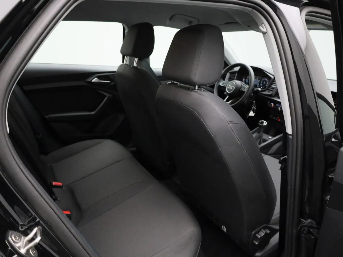 30 TFSI Advanced edition l Cruise control l Airco l Apple Carplay / Android Auto l Stoelverwarming l Audi virtual cockpit l Bluetooth l Ledkoplampen l Lichtmetalen wielen