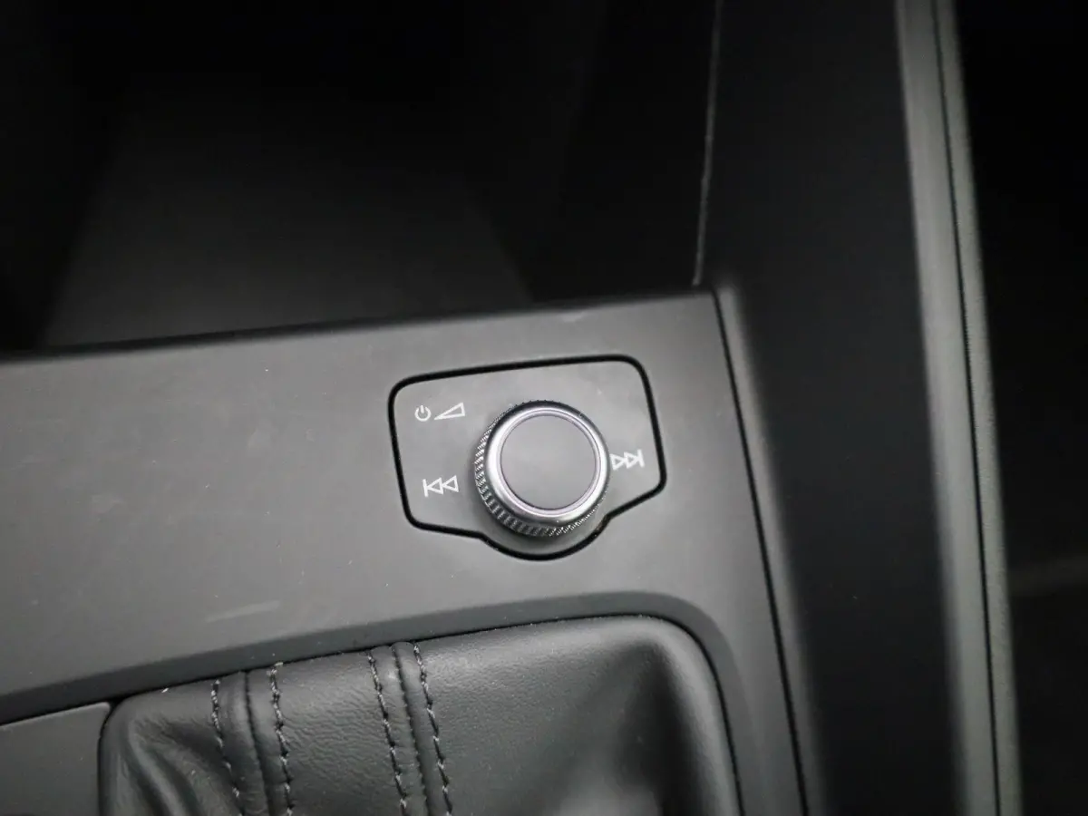 30 TFSI Advanced edition l Cruise control l Airco l Apple Carplay / Android Auto l Stoelverwarming l Audi virtual cockpit l Bluetooth l Ledkoplampen l Lichtmetalen wielen