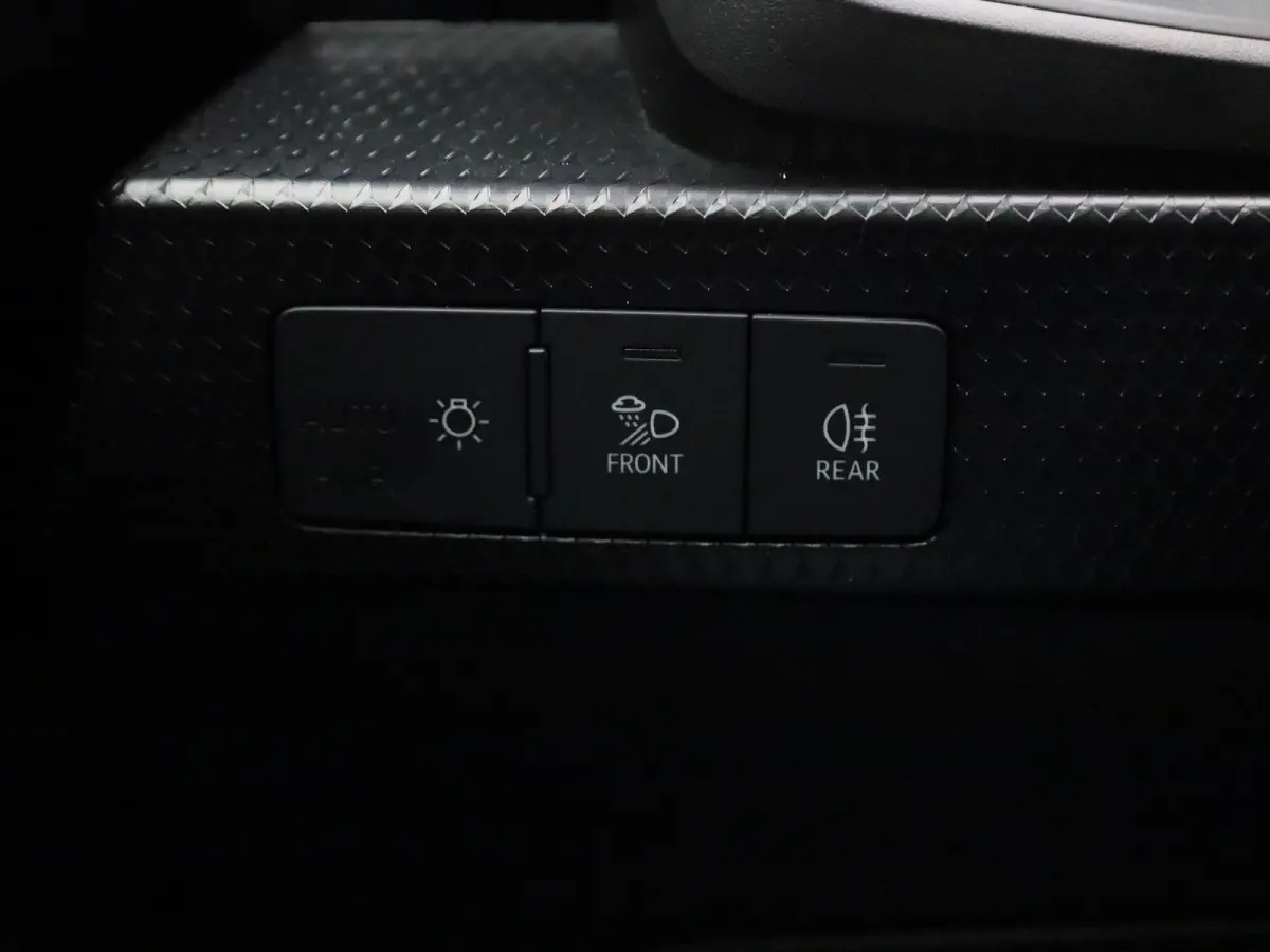 30 TFSI Advanced edition l Cruise control l Airco l Apple Carplay / Android Auto l Stoelverwarming l Audi virtual cockpit l Bluetooth l Ledkoplampen l Lichtmetalen wielen