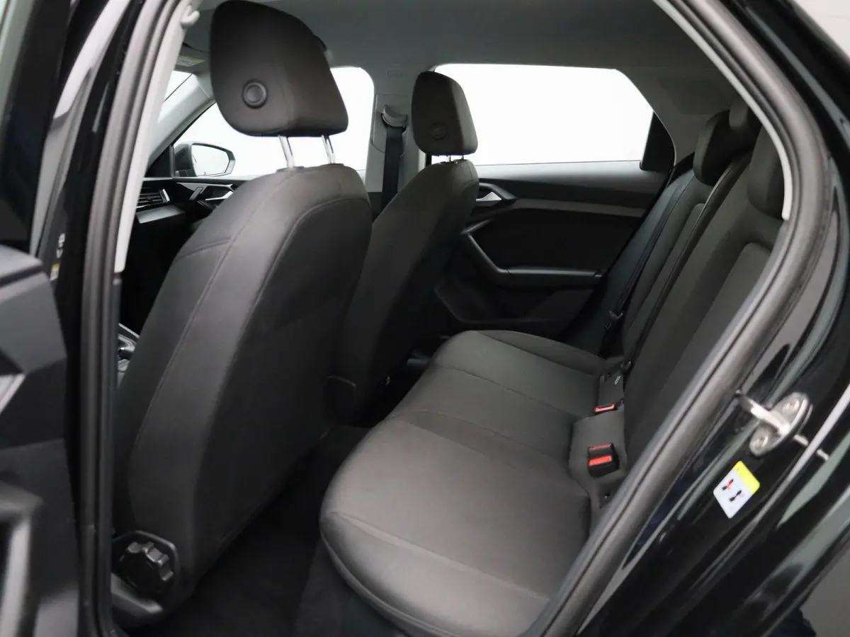 30 TFSI Advanced edition l Cruise control l Airco l Apple Carplay / Android Auto l Stoelverwarming l Audi virtual cockpit l Bluetooth l Ledkoplampen l Lichtmetalen wielen