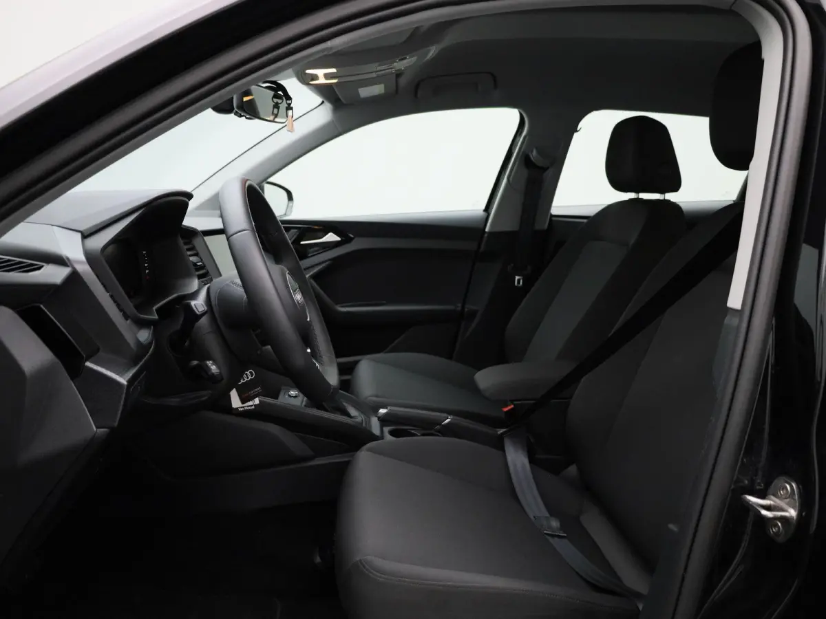 30 TFSI Advanced edition l Cruise control l Airco l Apple Carplay / Android Auto l Stoelverwarming l Audi virtual cockpit l Bluetooth l Ledkoplampen l Lichtmetalen wielen