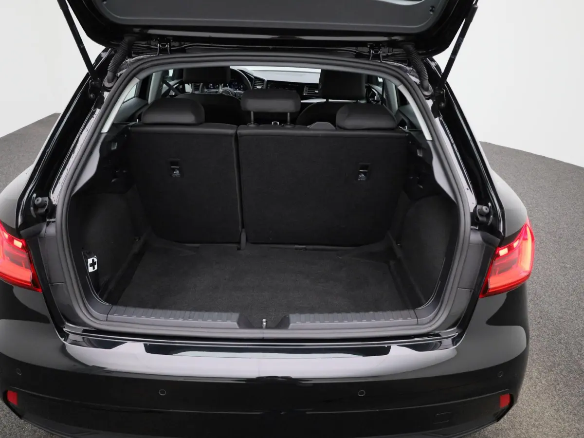 30 TFSI Advanced edition l Cruise control l Airco l Apple Carplay / Android Auto l Stoelverwarming l Audi virtual cockpit l Bluetooth l Ledkoplampen l Lichtmetalen wielen