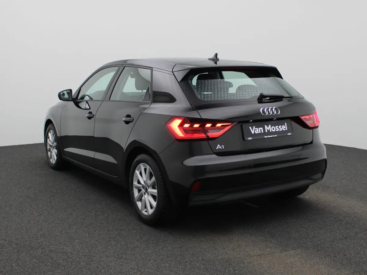 30 TFSI Advanced edition l Cruise control l Airco l Apple Carplay / Android Auto l Stoelverwarming l Audi virtual cockpit l Bluetooth l Ledkoplampen l Lichtmetalen wielen