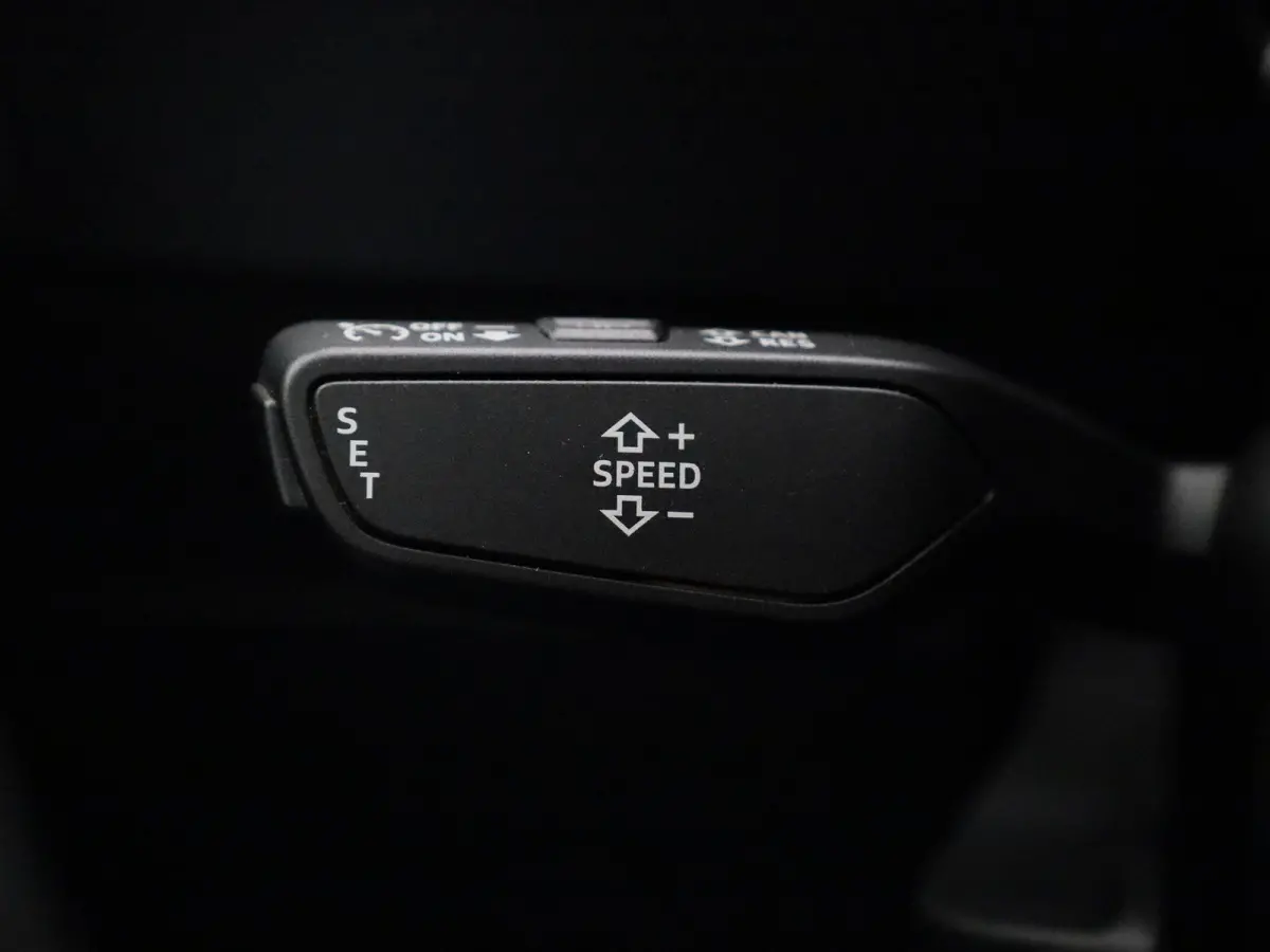 30 TFSI Advanced edition l Cruise control l Airco l Apple Carplay / Android Auto l Stoelverwarming l Audi virtual cockpit l Bluetooth l Ledkoplampen l Lichtmetalen wielen