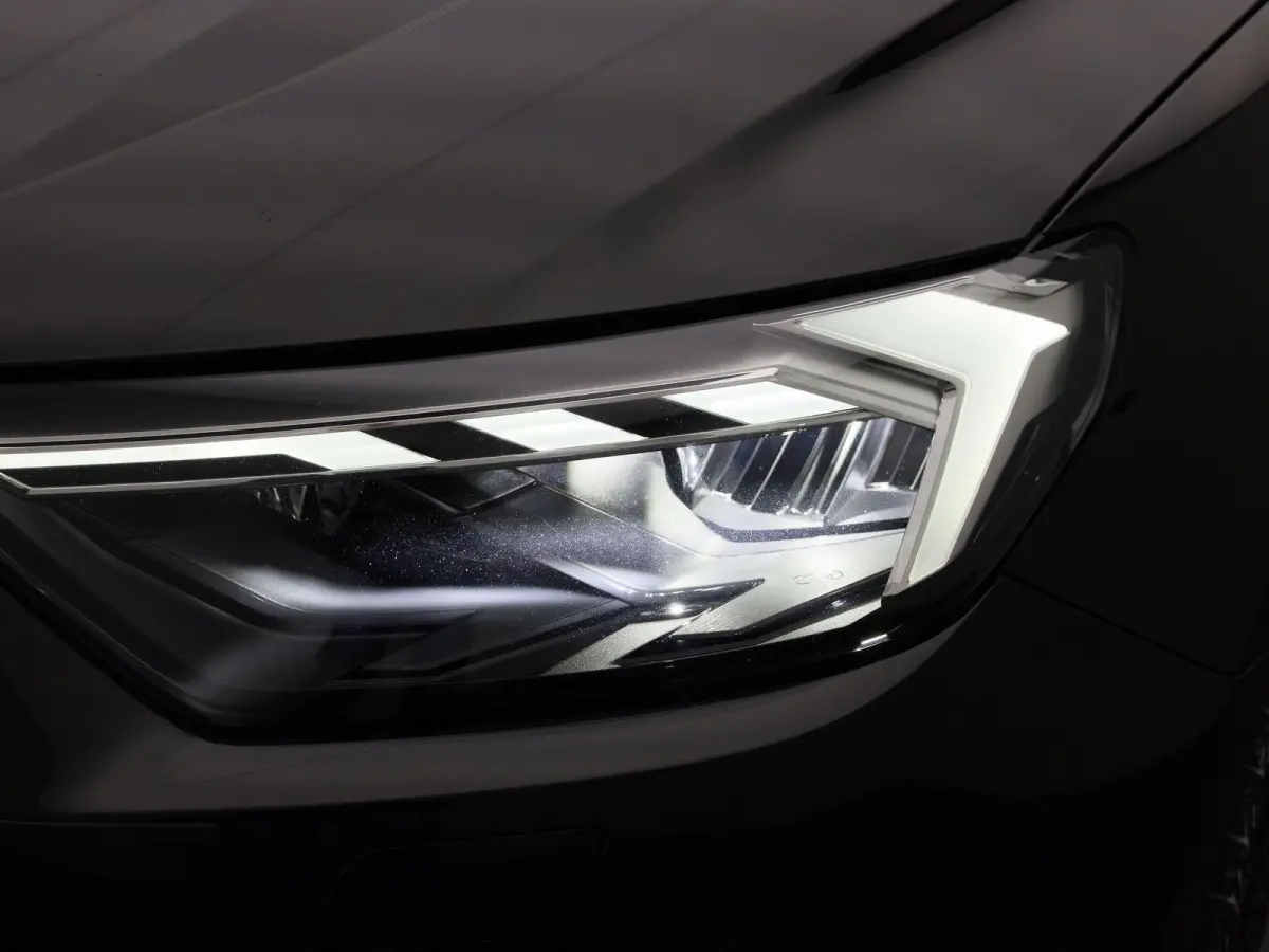 30 TFSI Advanced edition l Cruise control l Airco l Apple Carplay / Android Auto l Stoelverwarming l Audi virtual cockpit l Bluetooth l Ledkoplampen l Lichtmetalen wielen