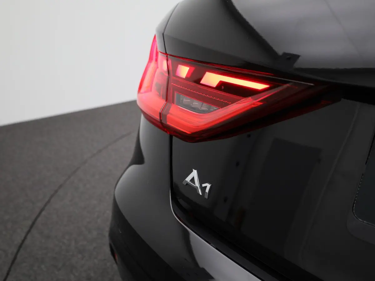 30 TFSI Advanced edition l Cruise control l Airco l Apple Carplay / Android Auto l Stoelverwarming l Audi virtual cockpit l Bluetooth l Ledkoplampen l Lichtmetalen wielen