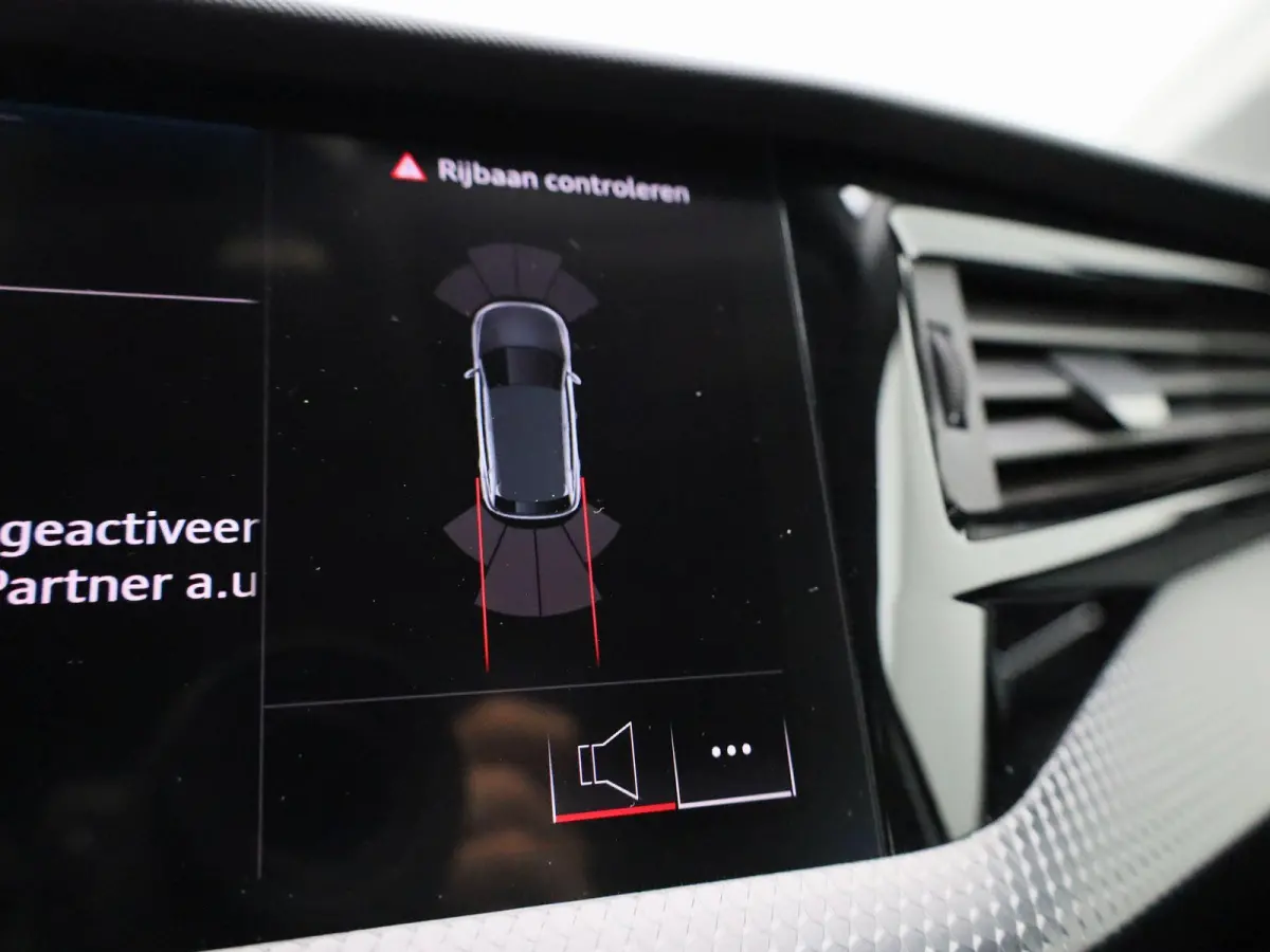 30 TFSI Advanced edition l Cruise control l Airco l Apple Carplay / Android Auto l Stoelverwarming l Audi virtual cockpit l Bluetooth l Ledkoplampen l Lichtmetalen wielen