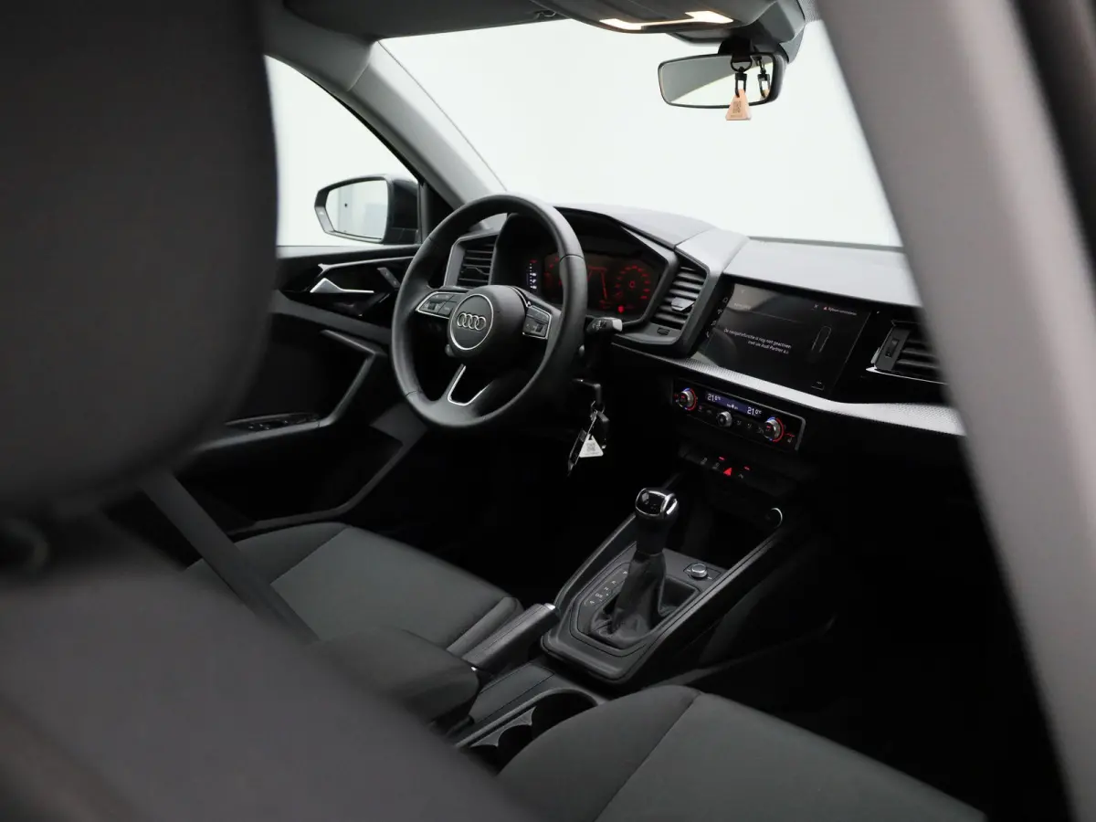 30 TFSI Advanced edition l Cruise control l Airco l Apple Carplay / Android Auto l Stoelverwarming l Audi virtual cockpit l Bluetooth l Ledkoplampen l Lichtmetalen wielen