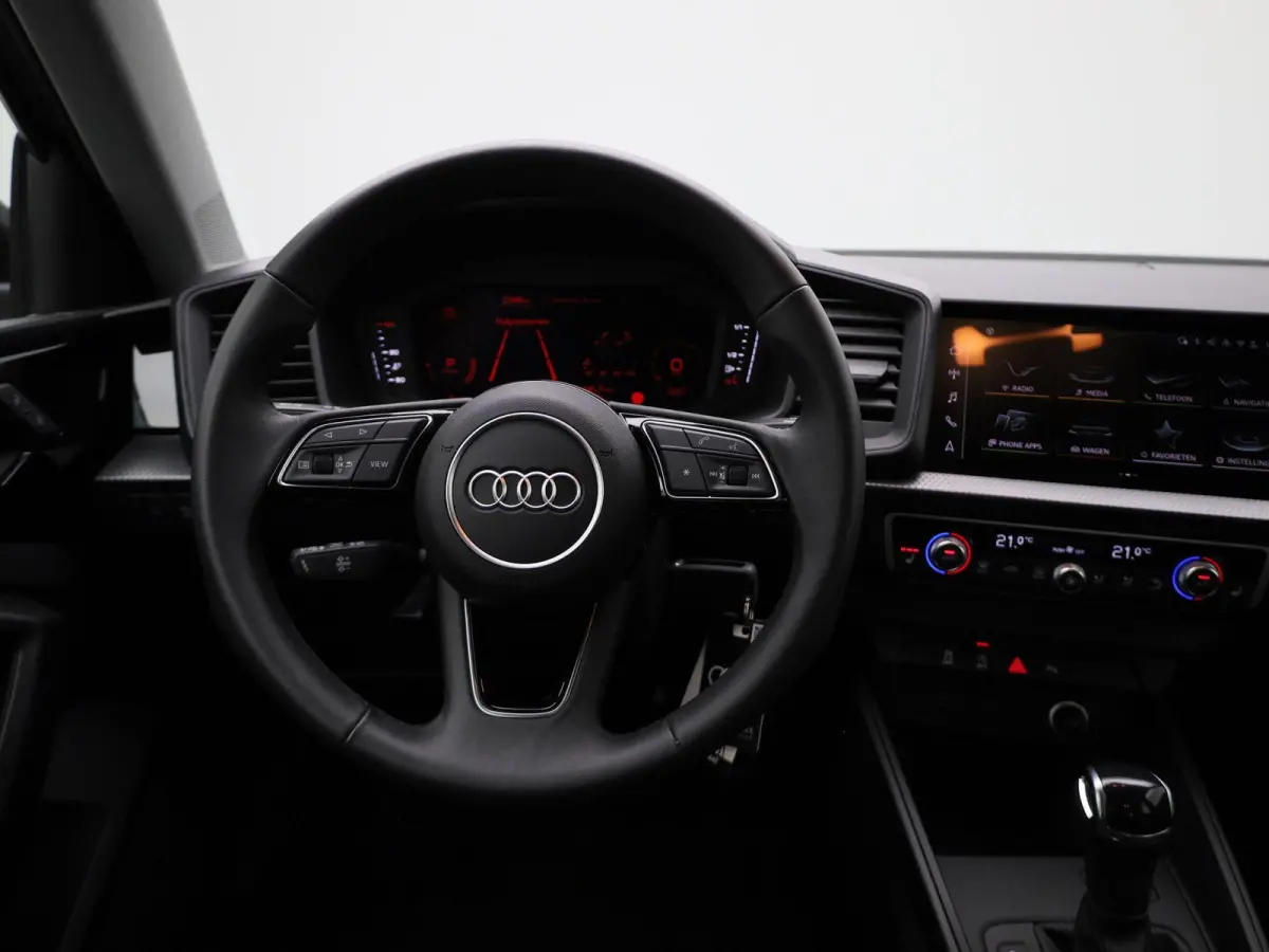 30 TFSI Advanced edition l Cruise control l Airco l Apple Carplay / Android Auto l Stoelverwarming l Audi virtual cockpit l Bluetooth l Ledkoplampen l Lichtmetalen wielen