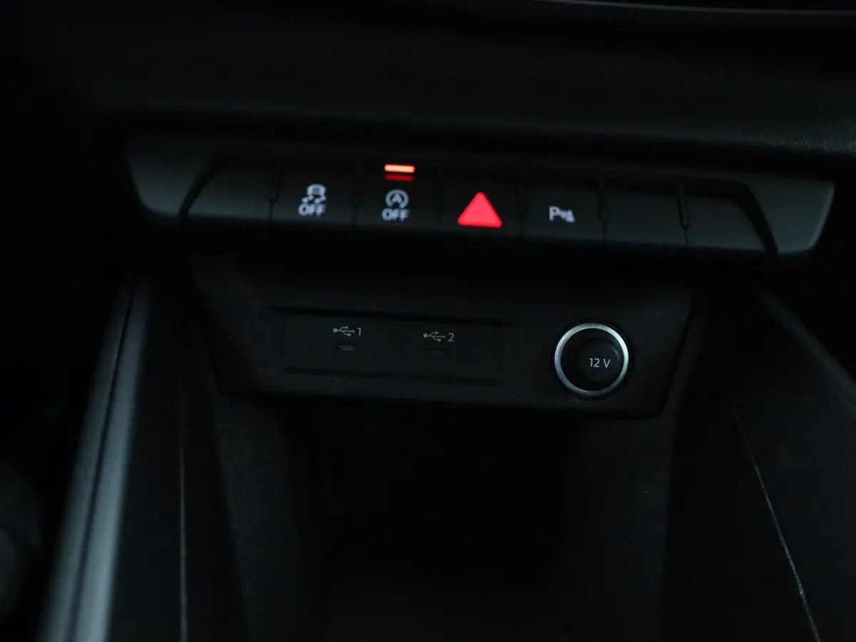 30 TFSI Advanced edition l Cruise control l Airco l Apple Carplay / Android Auto l Stoelverwarming l Audi virtual cockpit l Bluetooth l Ledkoplampen l Lichtmetalen wielen