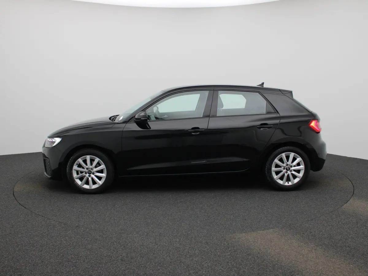30 TFSI Advanced edition l Cruise control l Airco l Apple Carplay / Android Auto l Stoelverwarming l Audi virtual cockpit l Bluetooth l Ledkoplampen l Lichtmetalen wielen