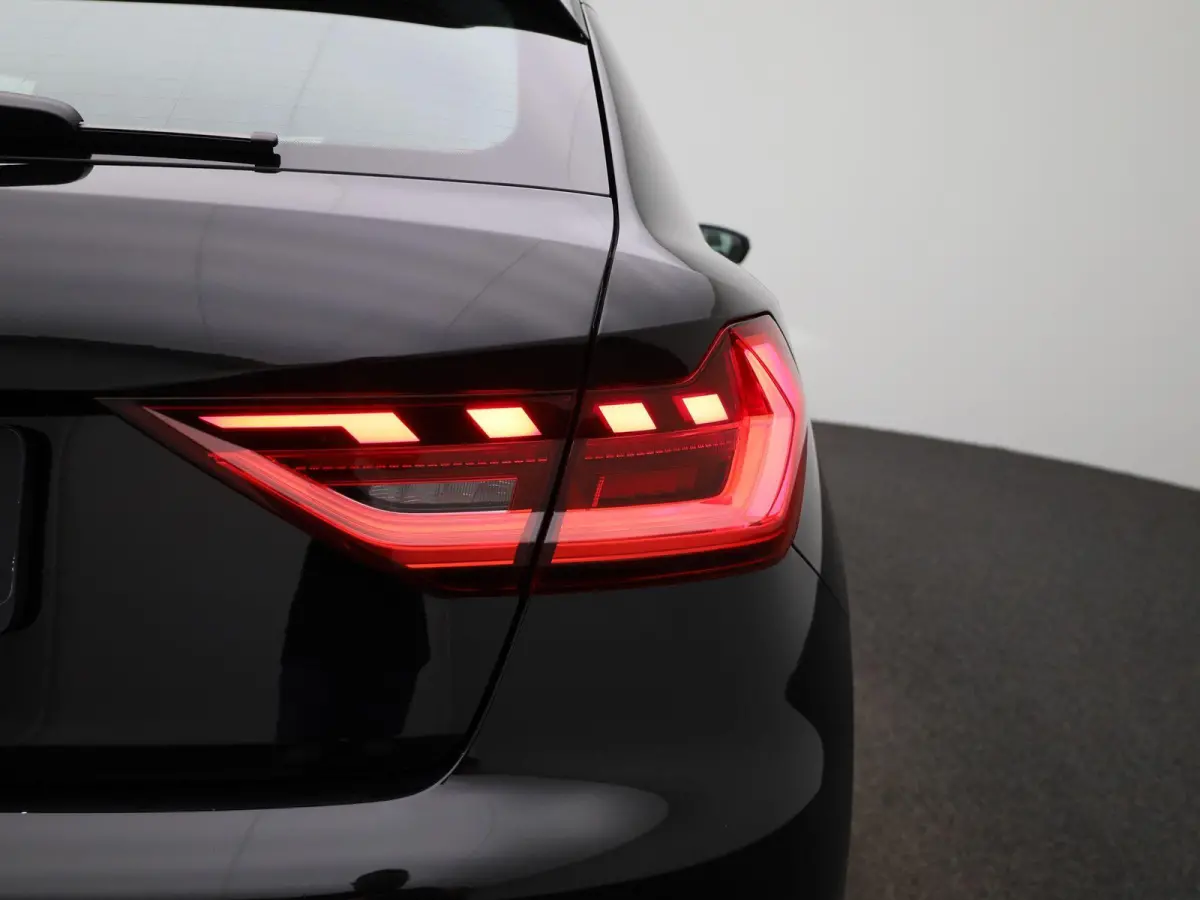 30 TFSI Advanced edition l Cruise control l Airco l Apple Carplay / Android Auto l Stoelverwarming l Audi virtual cockpit l Bluetooth l Ledkoplampen l Lichtmetalen wielen
