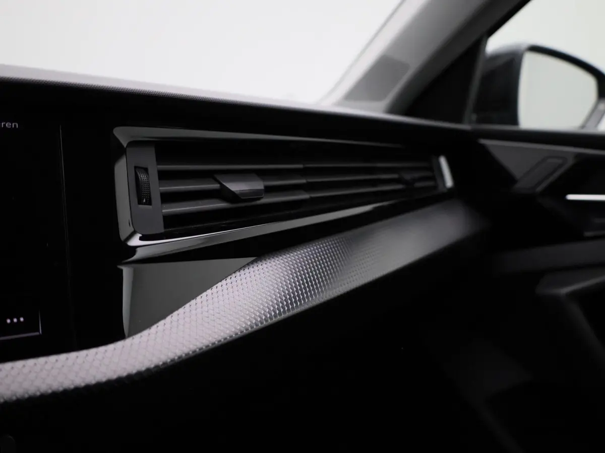 30 TFSI Advanced edition l Cruise control l Airco l Apple Carplay / Android Auto l Stoelverwarming l Audi virtual cockpit l Bluetooth l Ledkoplampen l Lichtmetalen wielen