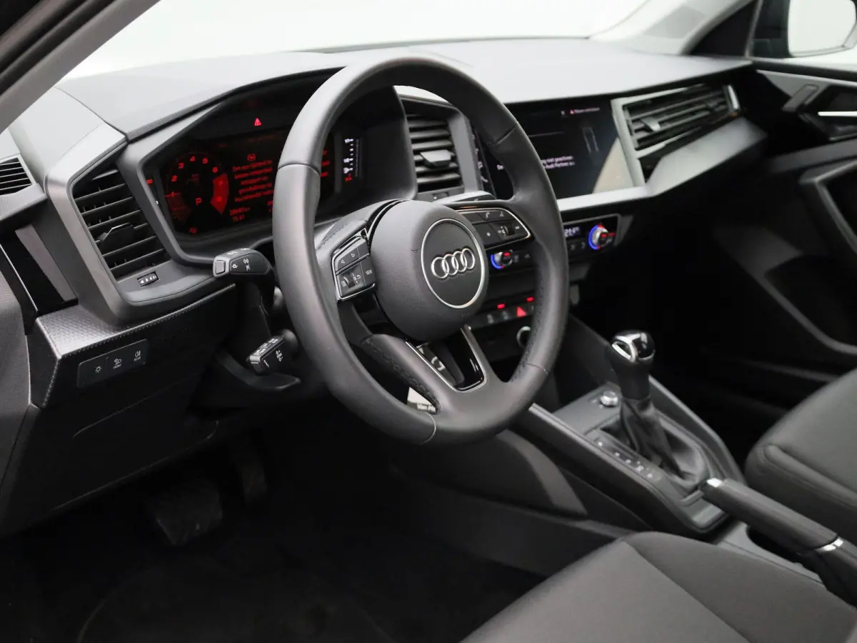 30 TFSI Advanced edition l Cruise control l Airco l Apple Carplay / Android Auto l Stoelverwarming l Audi virtual cockpit l Bluetooth l Ledkoplampen l Lichtmetalen wielen